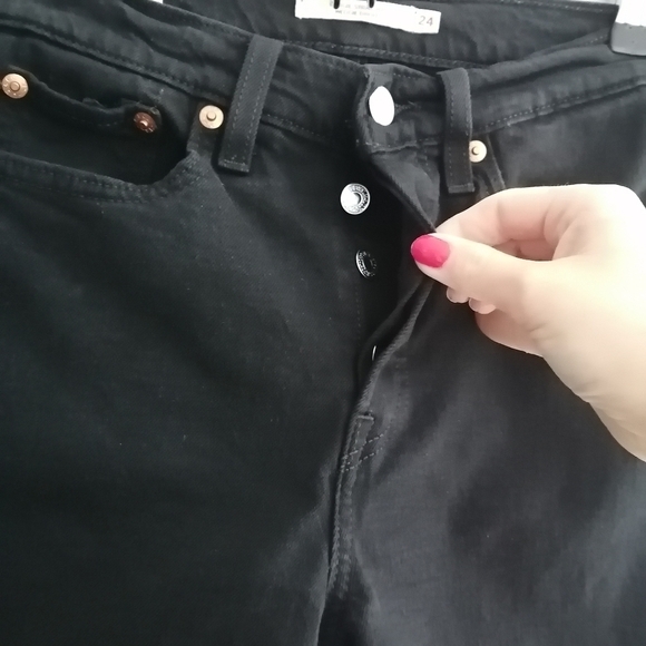 Levi's Wedgie Straight Premium Cut Off Denim Jean Shorts in Black Sprout 24 - Picture 4 of 14